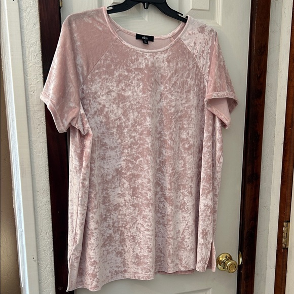 ellos Tops - Ellos Blush Velvet Short Sleeve Top
